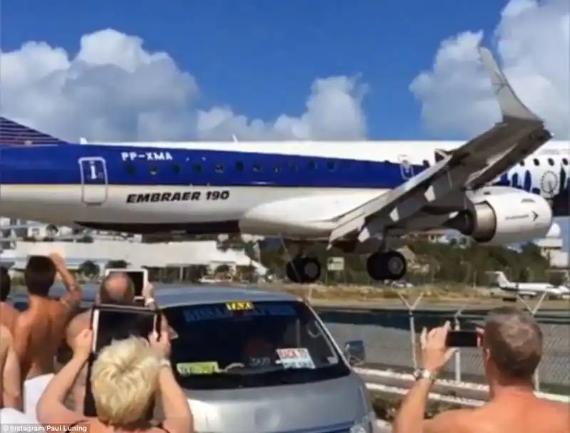 princess juliana international airport in saint martin 4