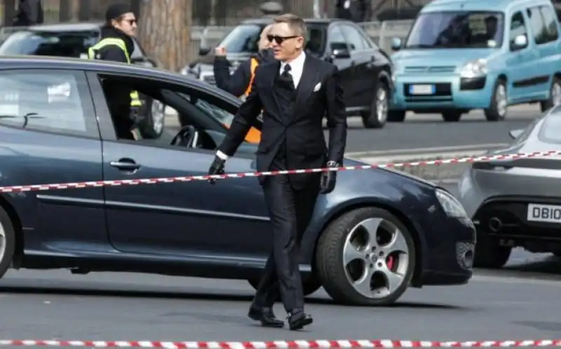 SCENA DEL FILM DI JAMES BOND GIRATO A ROMA 4