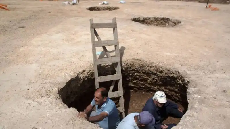 TEL AVIV - SCOPERTO UN BIRRIFICIO DI 5 MILA ANNI FA 