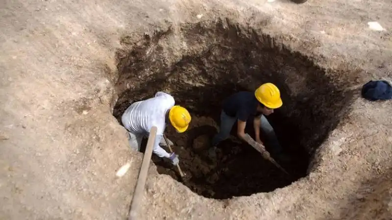 TEL AVIV - SCOPERTO UN BIRRIFICIO DI 5 MILA ANNI FA 