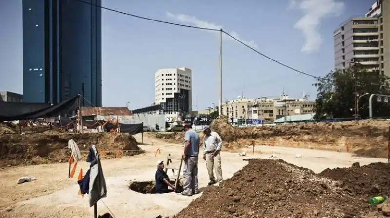 TEL AVIV - SCOPERTO UN BIRRIFICIO DI 5 MILA ANNI FA 