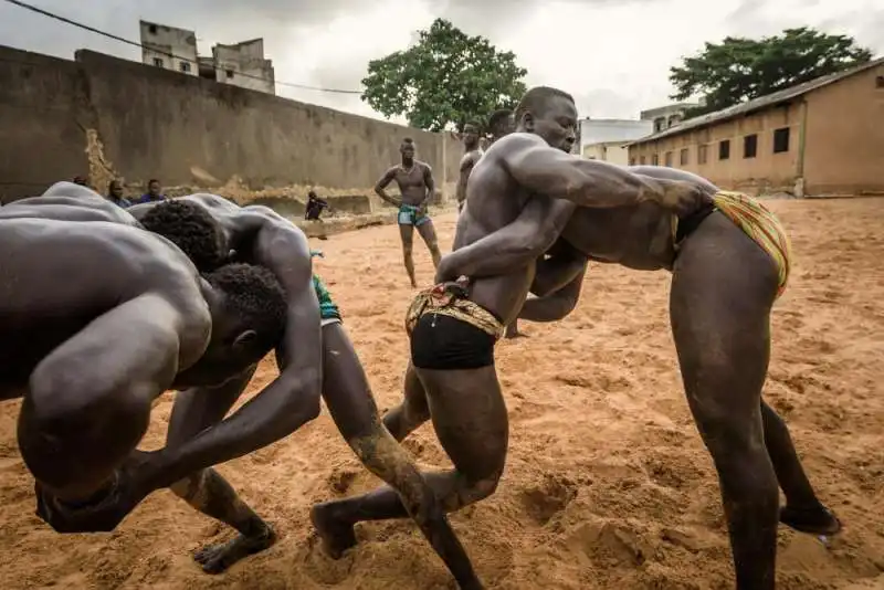 allenamento dei wrestler senegalesi