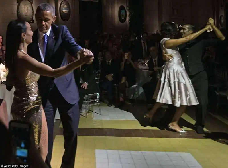 barack e michelle ballano il tango