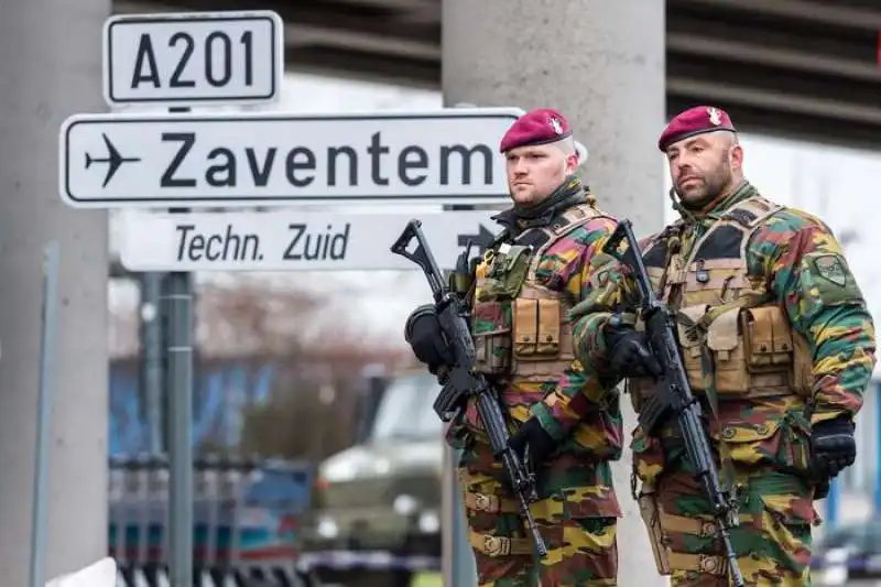 BRUXELLES MILITARI AEROPORTO