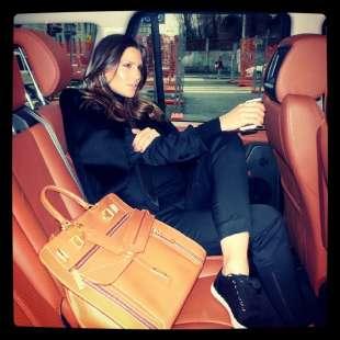 claudia galanti auto di lusso e birkin bag