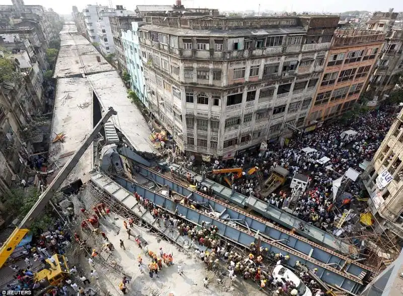 crollo ponte kolkata 13