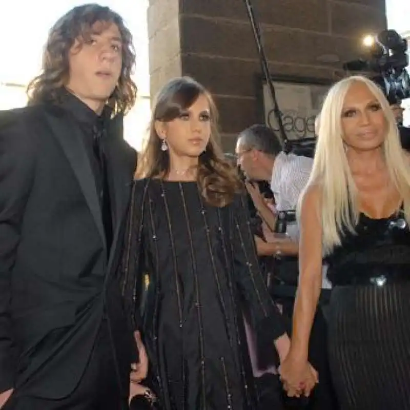 DANIEL VERSACE BECK CON LA MADRE DONATELLA