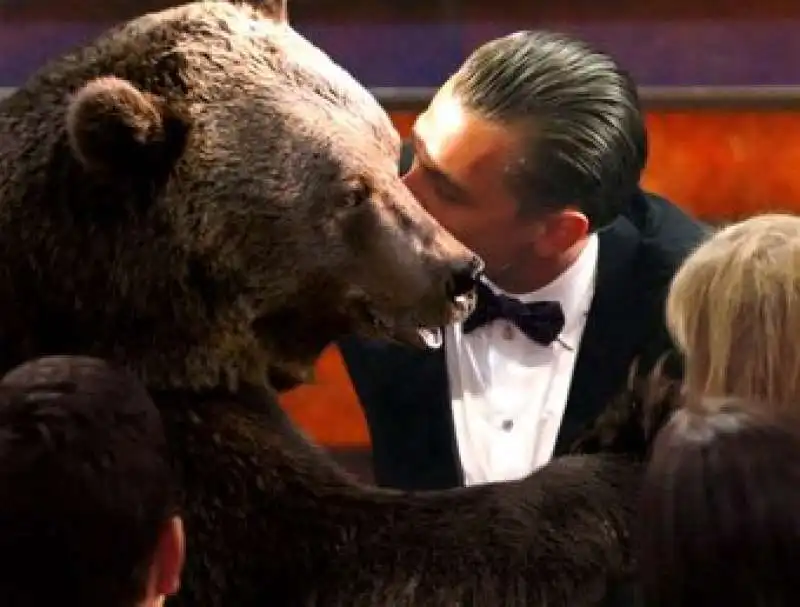 dicaprio con orso di revenant