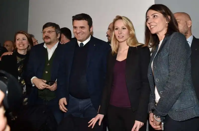 foto ricordo con la le pen