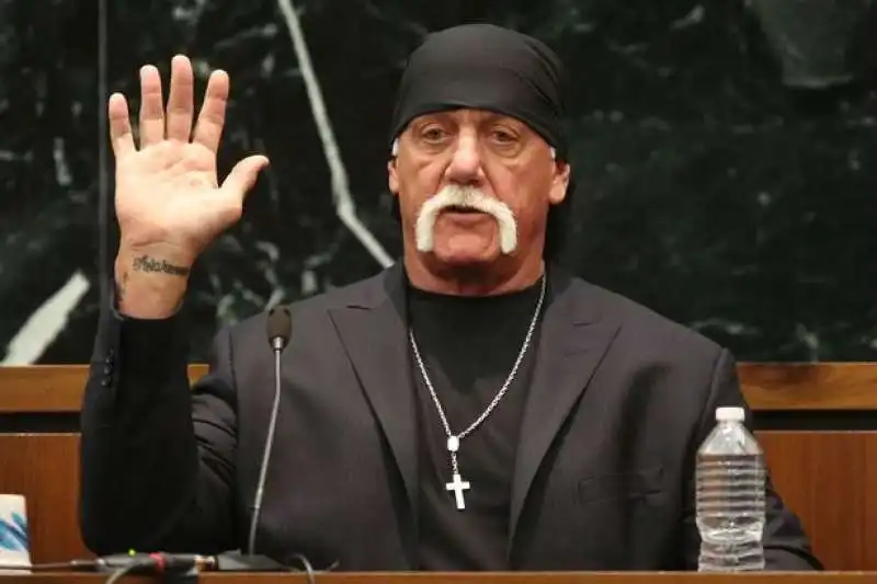 hulk hogan giura in tribunale