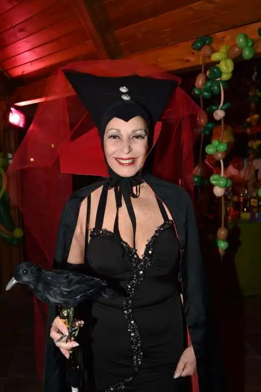 irene bozzi col costume da strega malefica