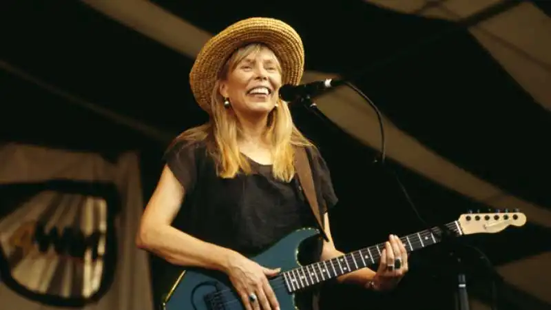 JONI MITCHELL 