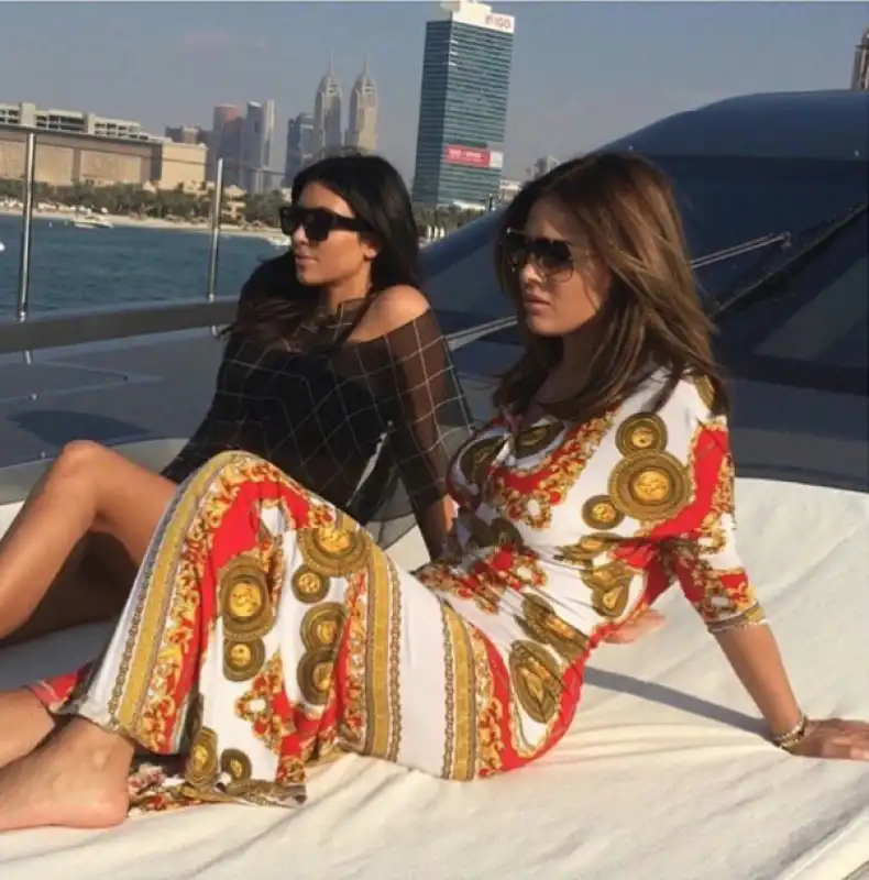 kim kardashian sullo yacht dei riccastri di dubai