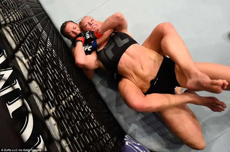 miesha tate e holly holm  25