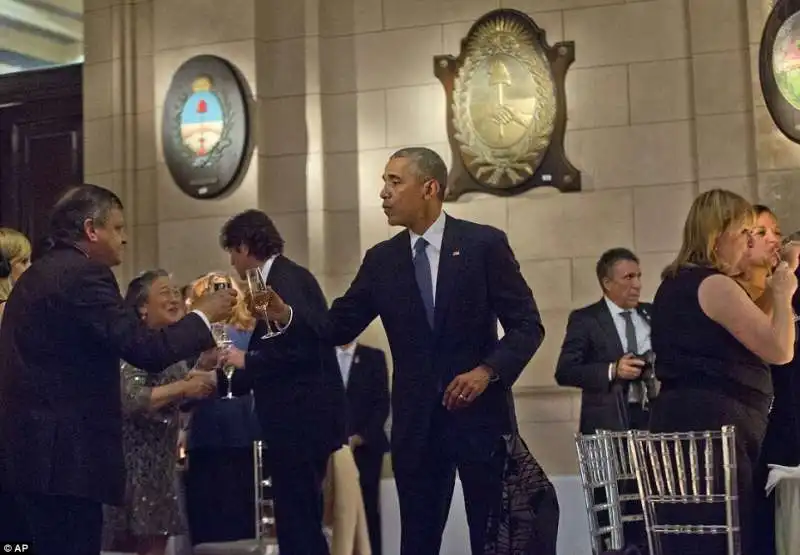 obama brinda al centro cultural kirchner a buenos aires