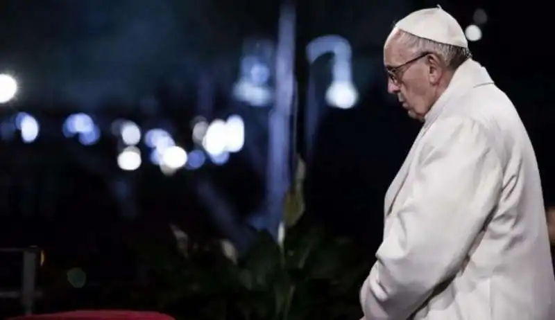 papa francesco bergoglio via crucis 2016