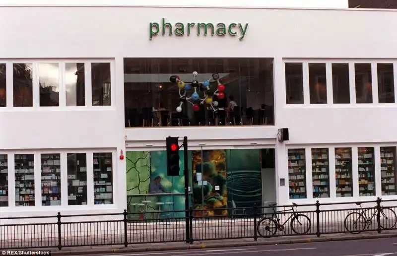 pharmacy 1 in notthing hill 1998   34