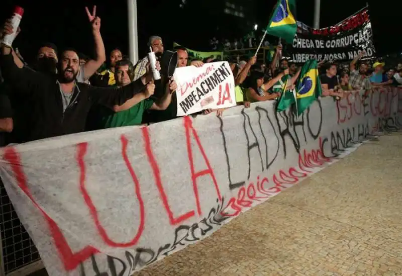 PROTESTE CONTRO LULA 