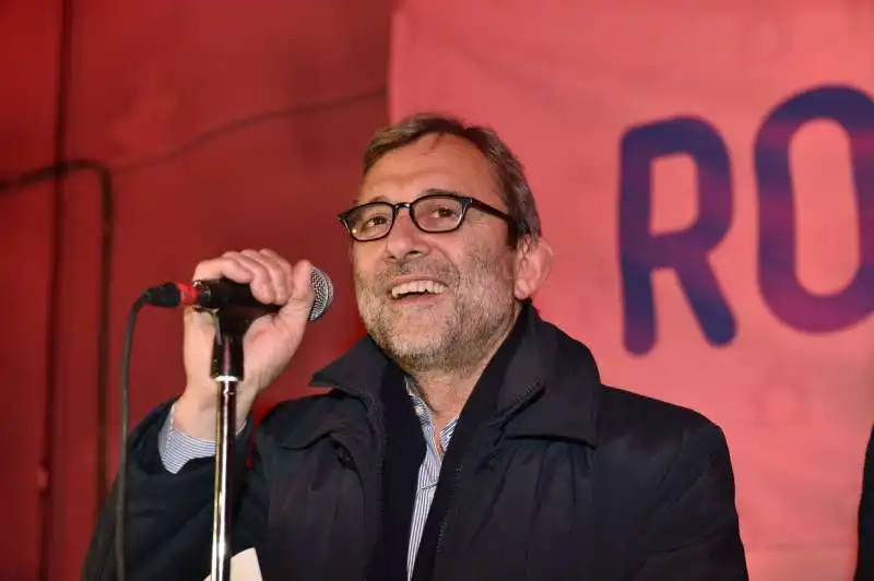 roberto giachetti saluta gli invitati