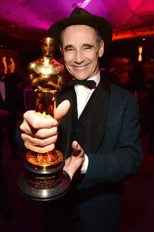 rylance con oscar per il ponte delle spie