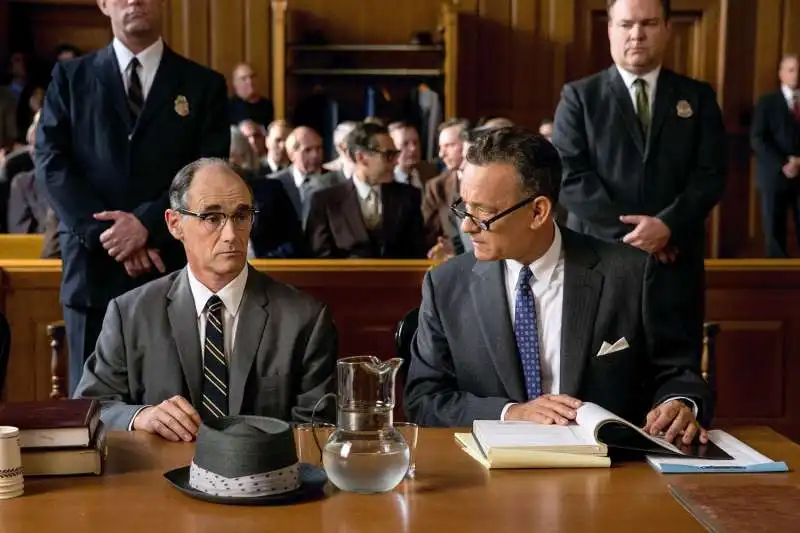 rylance con tom hanks in il ponte delle spie