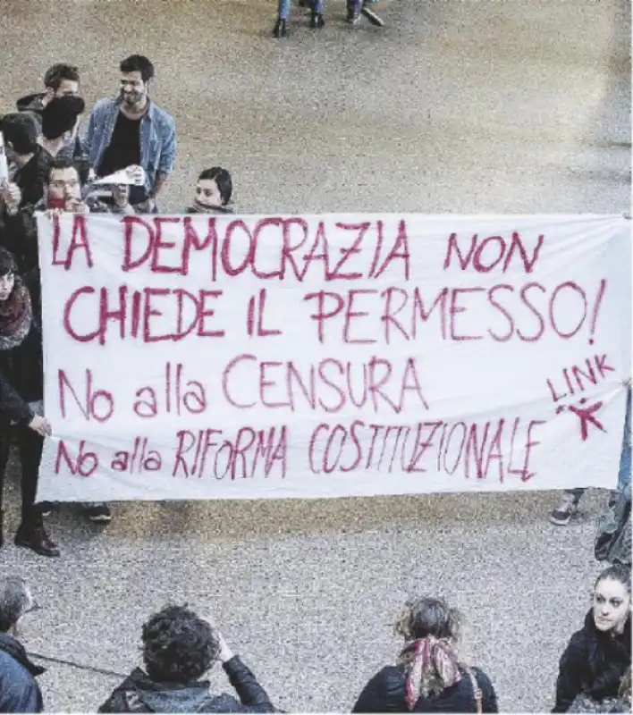 STRISCIONE VS BOSCHI LA SAPIENZA