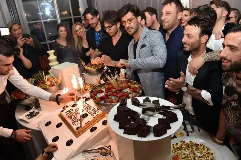 torta di compleanno per fabrizio corona (2)