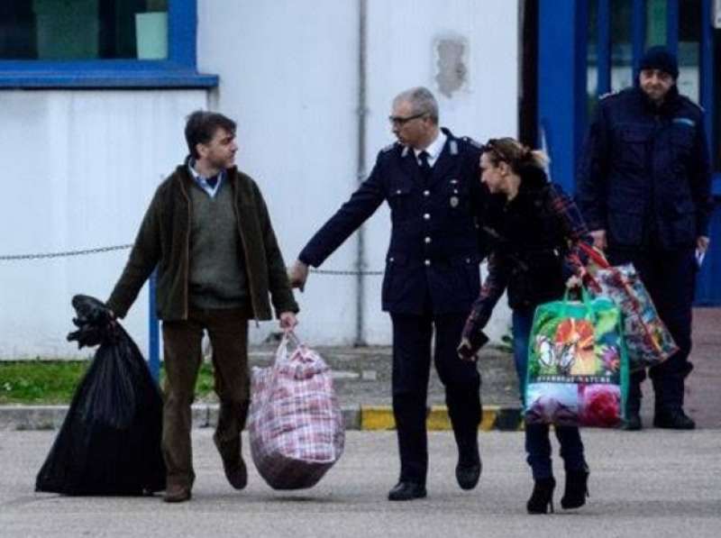 valter lavitola esce dal carcere 2