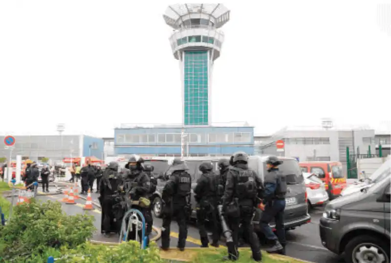 ATTENTATO AEROPORTO ORLY