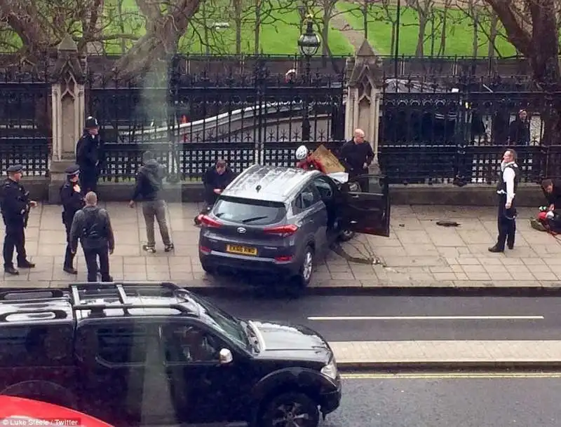 attentato al parlamento di londra  9