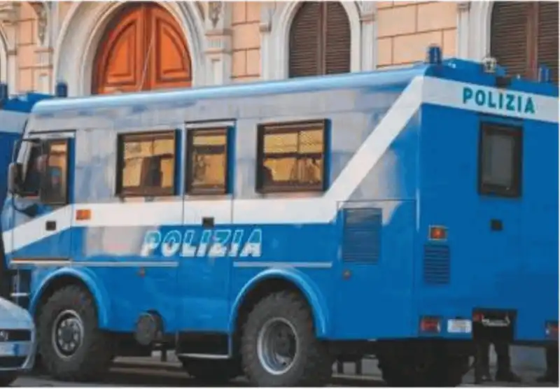 BLINDATO POLIZIA