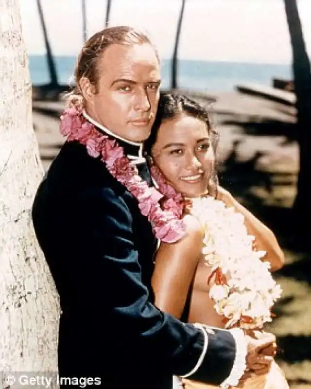 brando e tarita.a tetiaroa