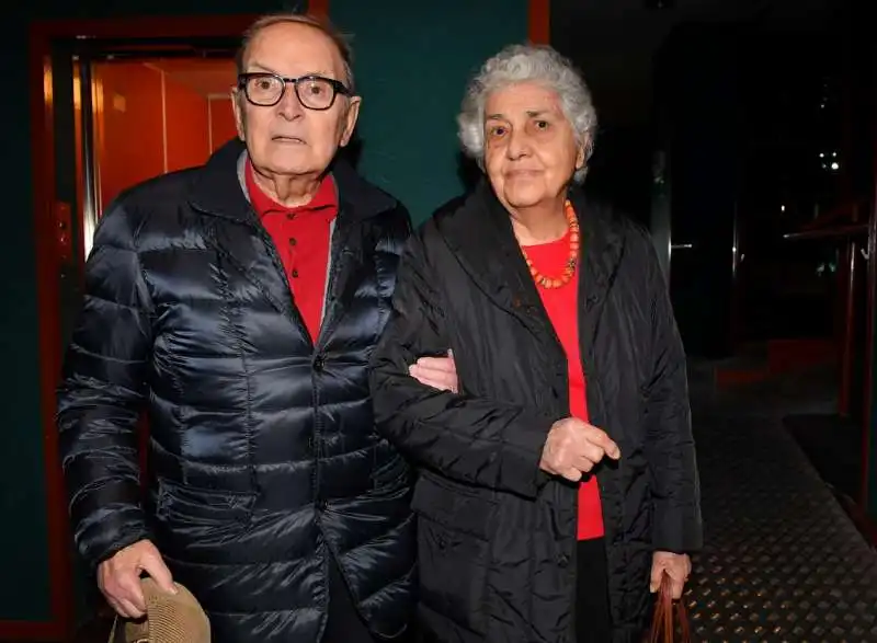 ennio morricone con la moglie maria travia