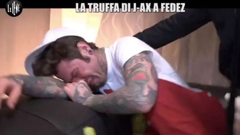 fedez scherzo iene  