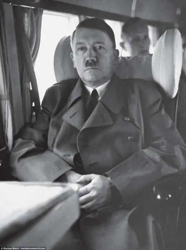 hitler in viaggio verso berghof