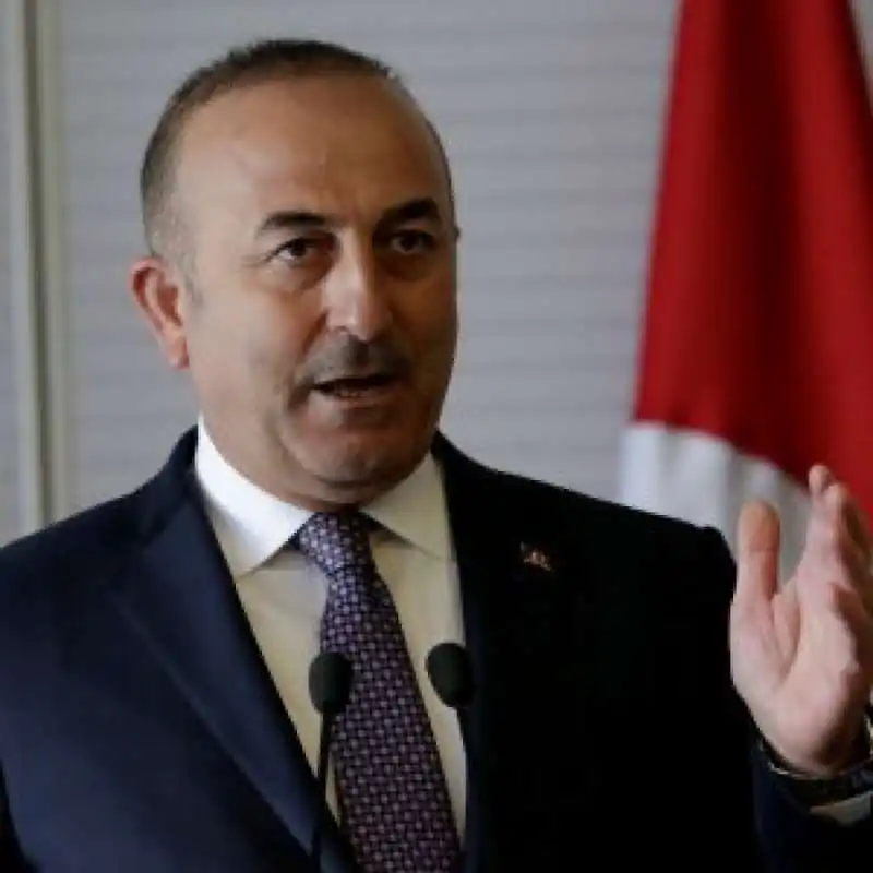 Il ministro degli esteri turco Mevlut Cavusoglu  