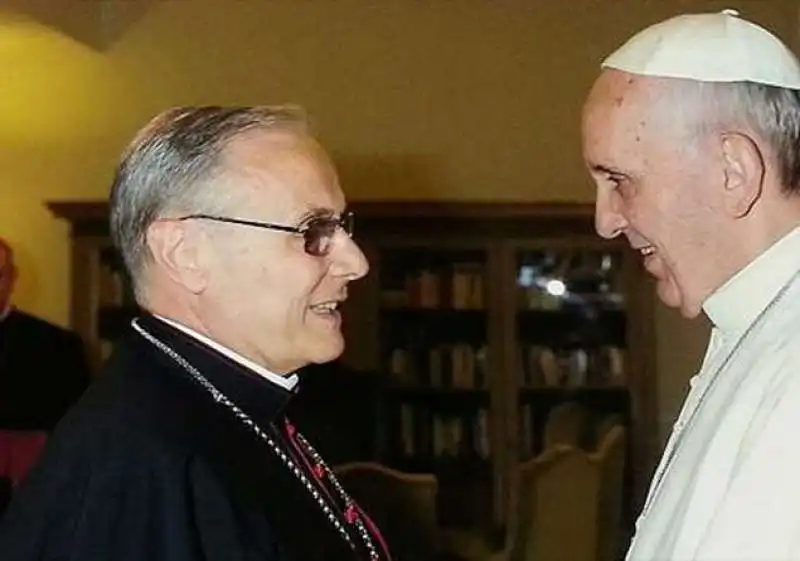 il vescovo domenico mogavero con papa francesco bergoglio