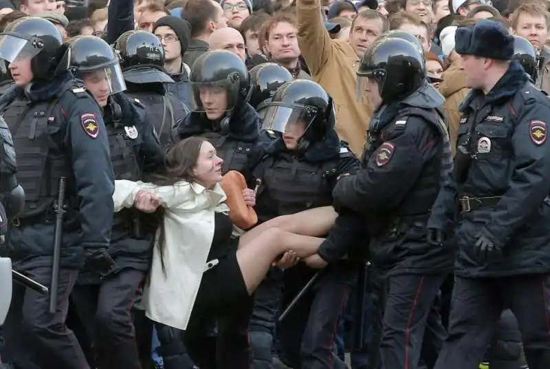 manifestazione anti corruzione   arresti in russia  12