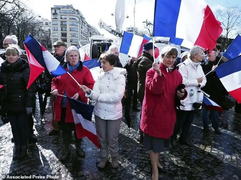 manifestazione pro fillon parigi  4