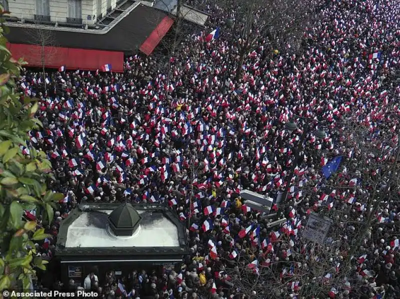 manifestazione pro fillon parigi  5