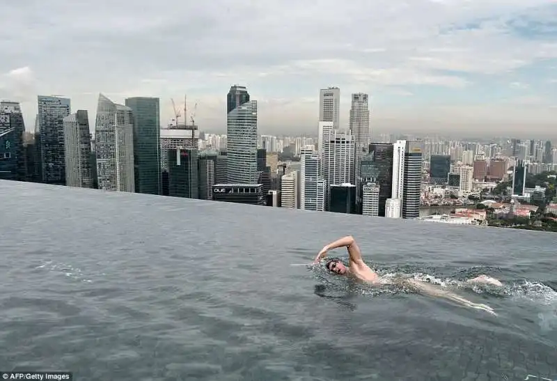 nuotare in cielo a singapore