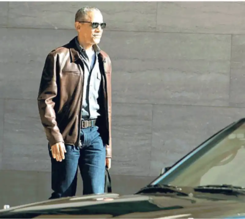 OBAMA IN JEANS