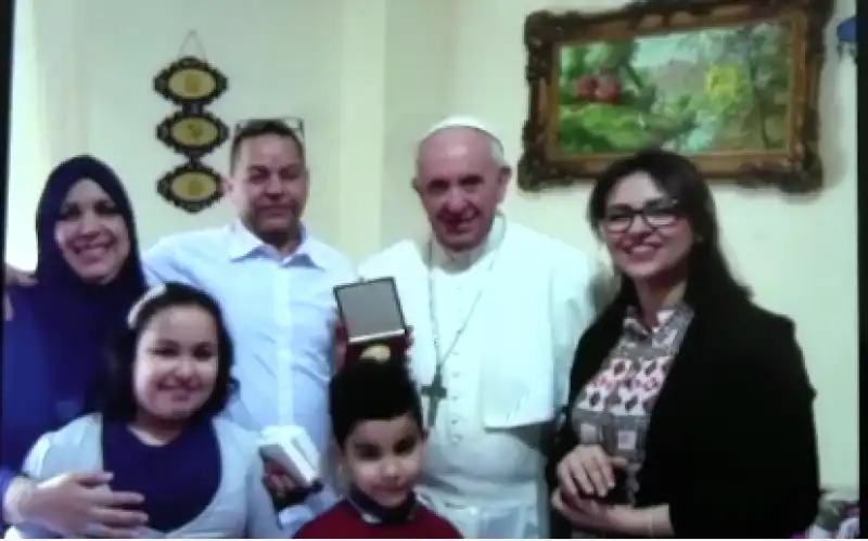 PAPA FRANCESCO FAMIGLIA MUSULMANA MILANO