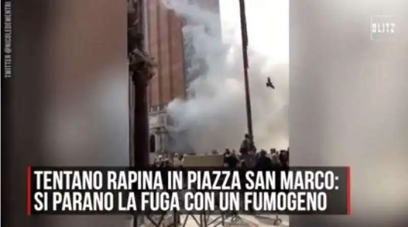 RAPINA A PIAZZA SAN MARCO A VENEZIA