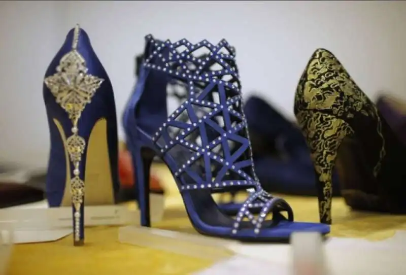 SCARPE IN ORO PER DUBAI