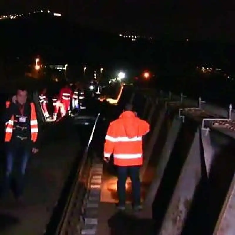 SOCCORSI CALABRIA TRENO TRAGEDIA