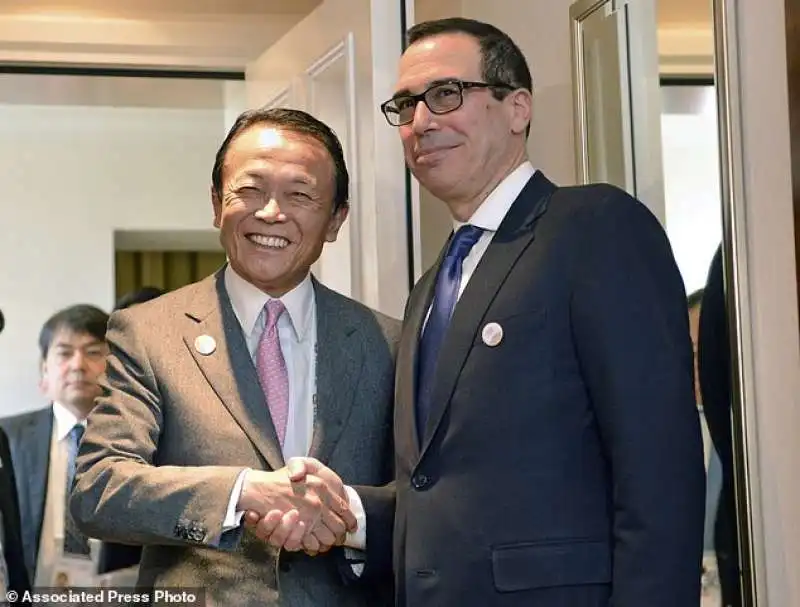 taro aso ministro delle finanze giapponese con steven mnuchin