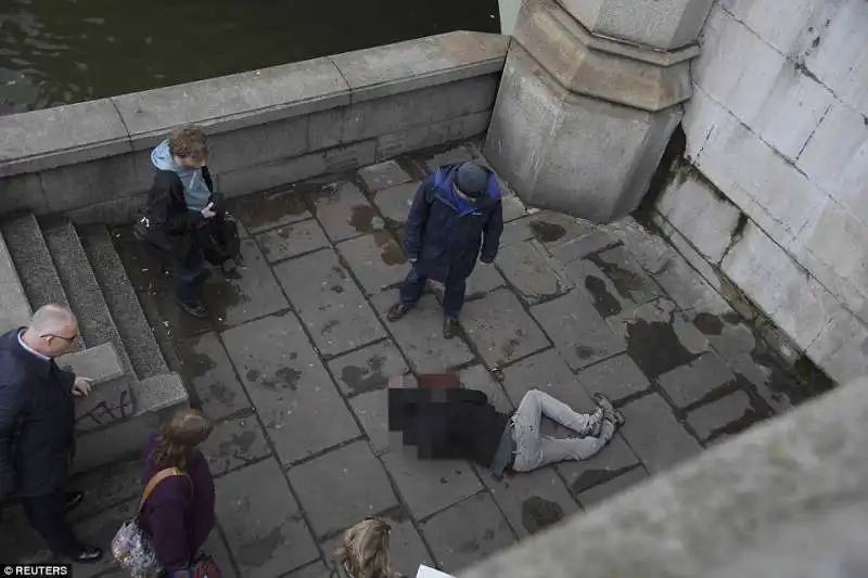 uomo caduto dal ponte di westminster 