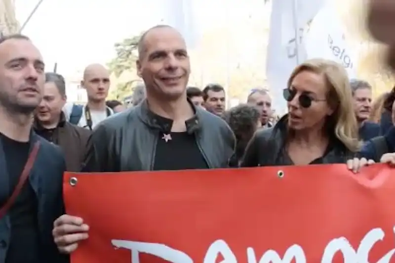 VAROUFAKIS CORTEO ROMA