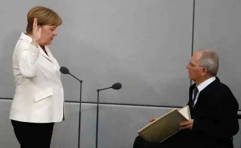 ANGELA MERKEL GIURA DA CANCELLIERE PER LA QUARTA VOLTA     